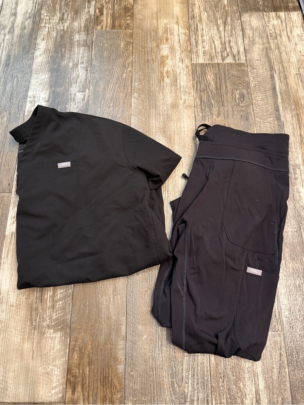 FIGS Black Scrub Top and leggings Set